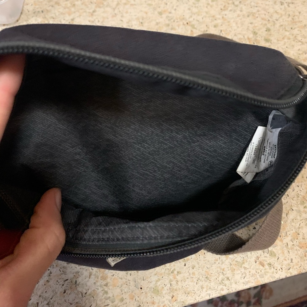 Eastpak navy 2L bumbag with leather zipper tags - Picture 2 of 3